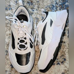 Puma Women's Cassia SI Athletic Shoes